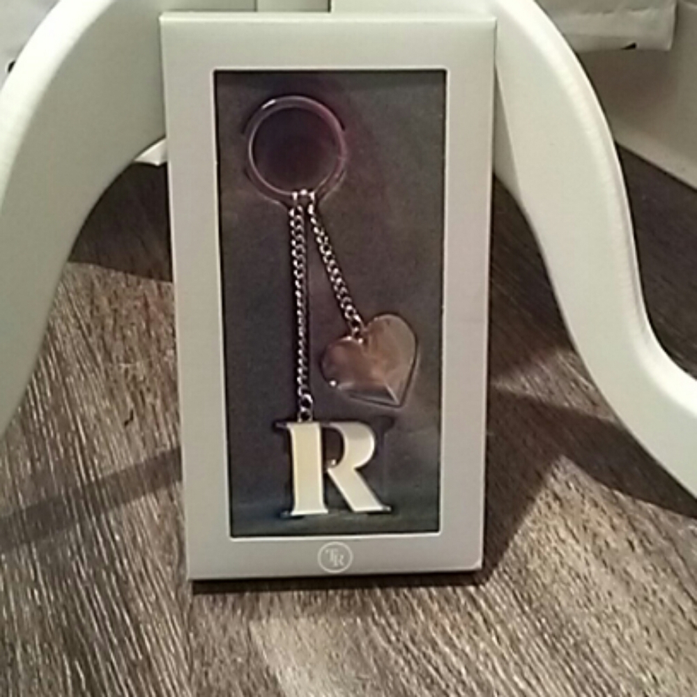 "R" key chain